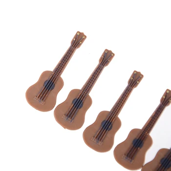 1/2pcs 1:12 Søde Harpiks Mini Guitar Flatback Cabochonslebet Charme DIY Håndværk Dukke Tilbehør Hus Hjem Have Tilbehør til Udsmykning