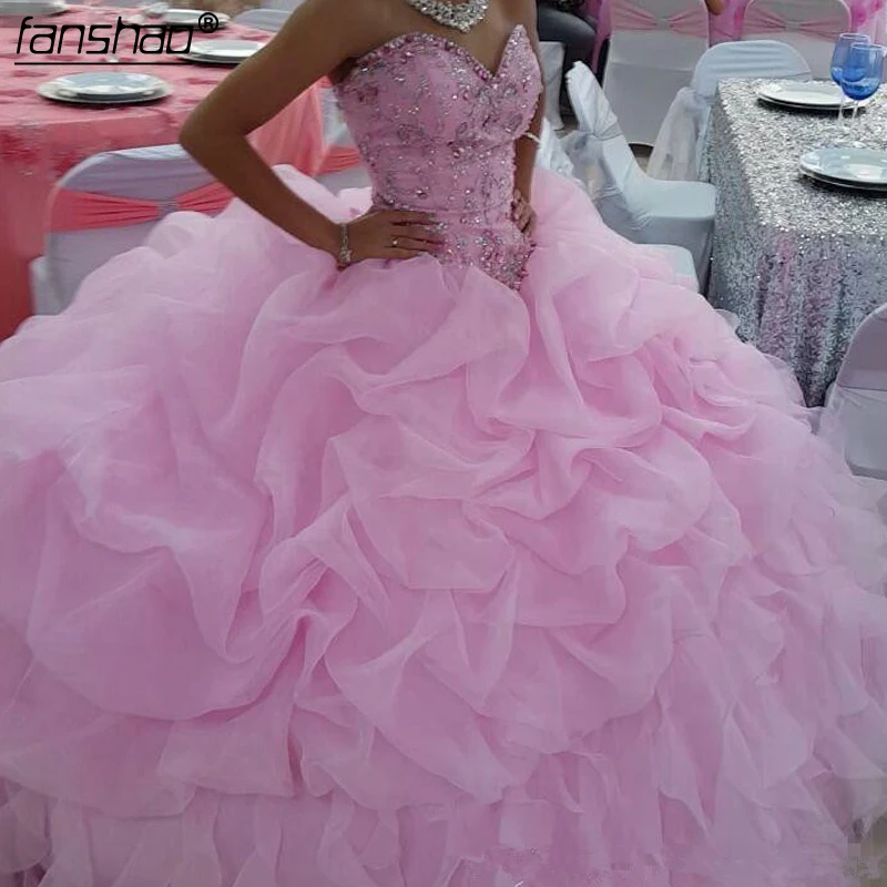 Pink Quinceanera Kjoler Cascading Flæser Beaded Crystal Ball Gown snøre tilbage Sweet 16 Kjole Vestidos 15 anos