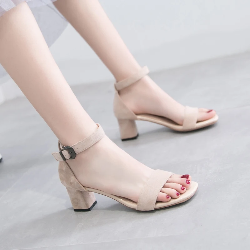 Europæisk stil sandaler kvinder er tykke med 2019 sommeren nye vilde åben tå høje hæle kvinder sko lille størrelse 31 32 33-43 skræddersyet