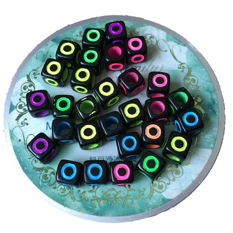 200pcs 7*7mm Farverige Akryl Brev Perler Enkelt engelsk Oprindelige O Udskrivning af Plast Alfabet Smykker Armbånd Spacer Perler