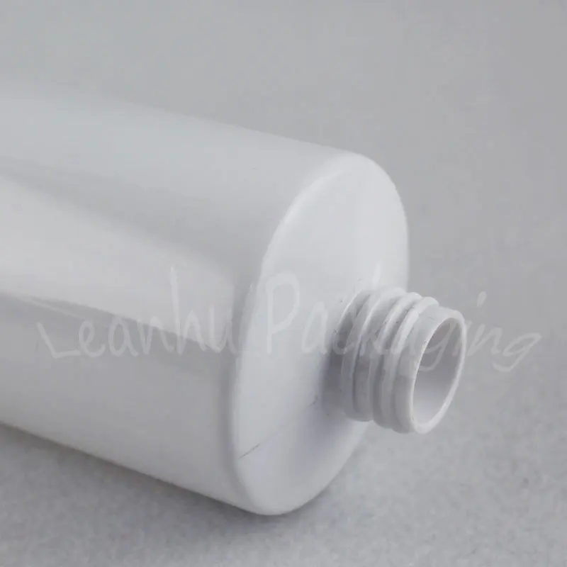 500ML Hvide Flade Skulder Plastik Flaske Med Sølv Spray Pumpe , 500CC Makeup Sub-aftapning , Toner / Vand Emballage Flaske