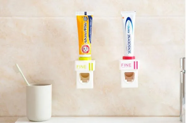 1PC Kreative Automatisk Dovne Tandpasta Dispenser Plastik Tand Pasta Squeezer Ud Holder Til Badeværelse Hylde NP-001